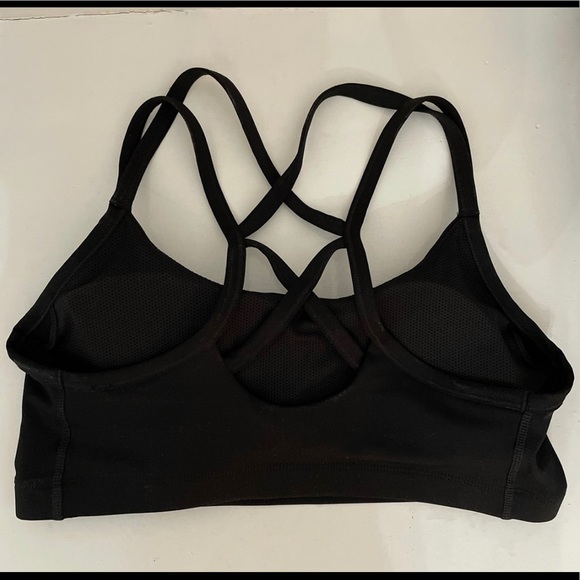 black nike sports bra
size large - Picture 2 of 3
